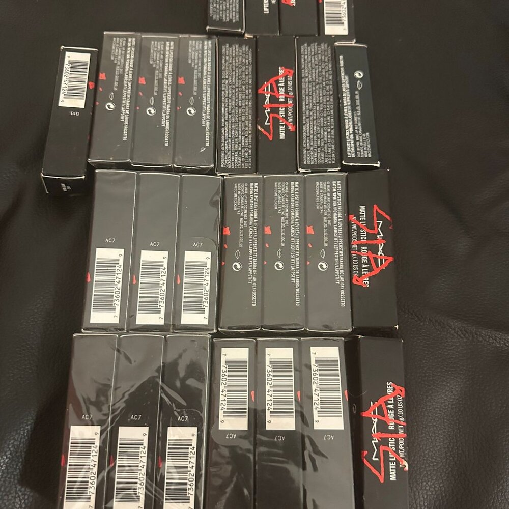 26 LIPSTICKS OF MAC